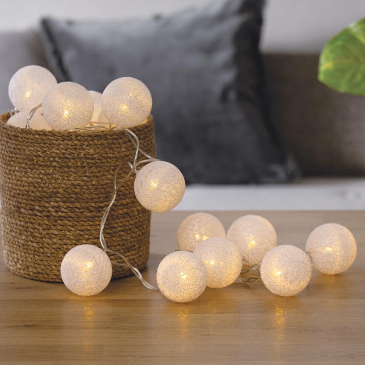 Girlanda cotton balls LED biała