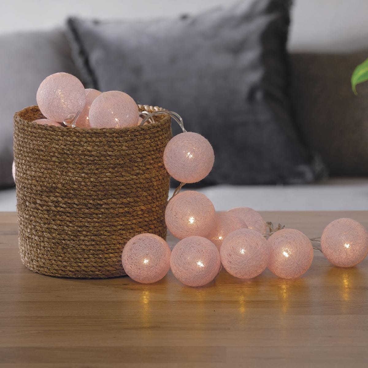 Girlanda cotton balls 20 lampek LED różowa