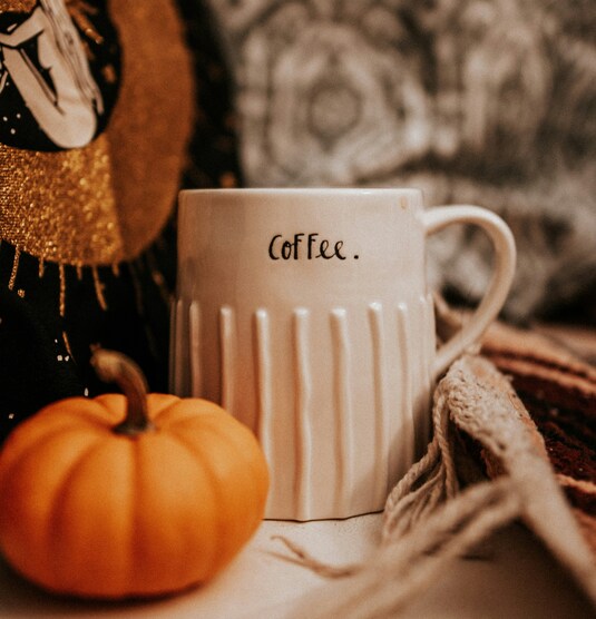 Kubki na jesienną kawę i herbatę