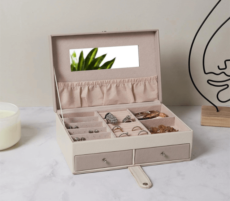 organizery na bizuterie