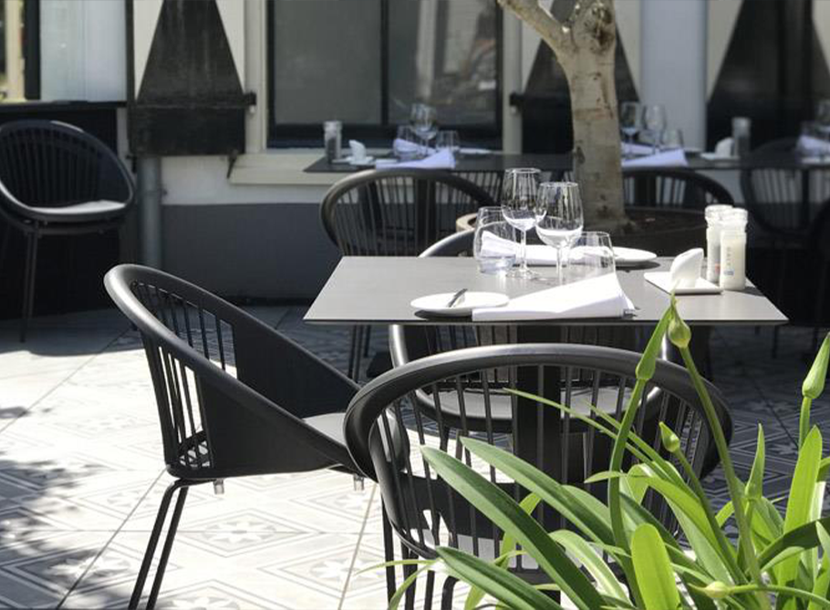 Jak dbać o meble ogrodowe z plastiku