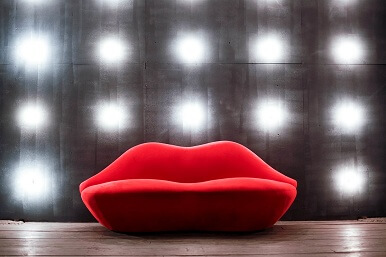 Fotel Usta i sofa Usta, czyli kilka słów o surrealistycznym designie