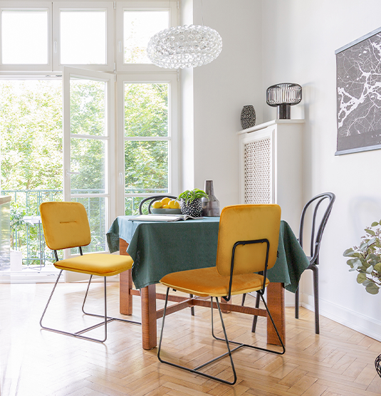 Jakie krzesła do salonu? Jakie krzesła do jadalni? – Poznaj wybory eksperta