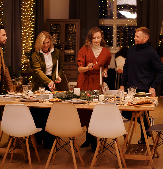 Spotkaj się z rodziną i przyjaciółmi przy świątecznym stole! Sprawdź modele stołów na nawet 12 osób!