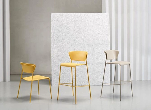 Hoker z oparciem Lisa 75 cm czarny nowoczesny do kuchni i wyspy sztaplowany SCAB Design