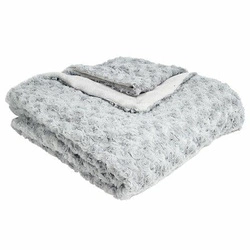 Narzuta futrzana Bouclé Atmosphera jasnoszara na łóżko do sypialni 120x160 cm