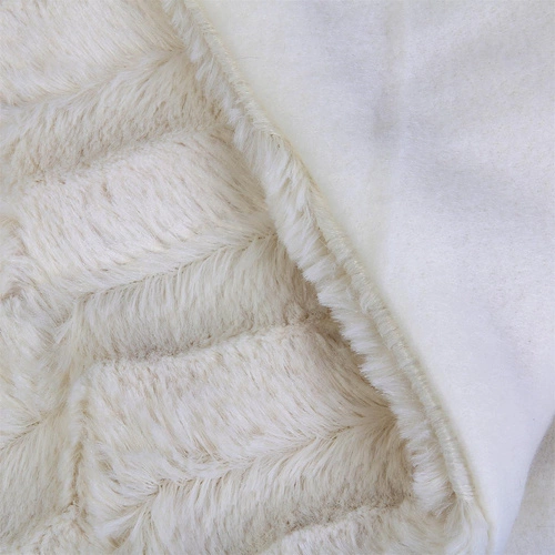 Koc Furry biały miękki koc polarowy na kanapę i łóżko z uchwytem Intesi 120x150