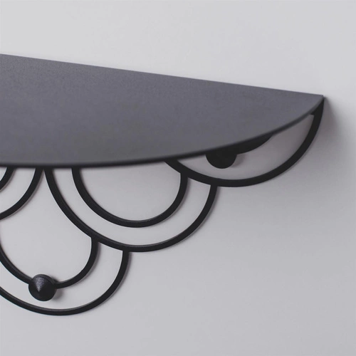 Nowoczesna czarna półka ścienna Husk POLYHEDRA metalowa na książki do salonu 28 cm