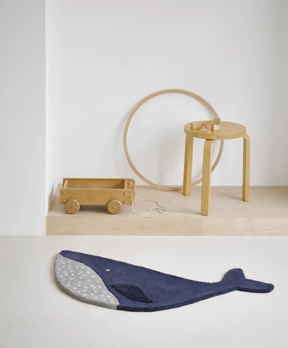 Dywan do pokoju dziecka Decor Kids Whale wełniany nowoczesny wieloryb 105x60 cm granatowy