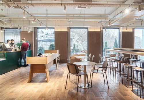 Hoker metalowy bez oparcia Trick 75 cm czarny nowoczesny do kuchni i ogrodu SCAB Design