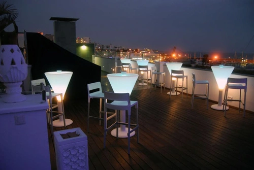 Hoker Divo 75 cm czerwony nowoczesny z oparciem do kuchni i wyspy, sztaplowany SCAB Design