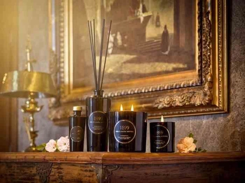 Świeca sojowa zapachowa XXL Bois de Santal Imperial Cereria Molla Gold Edition czarna na prezent