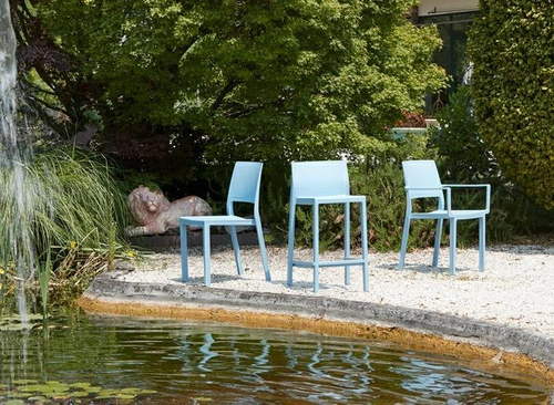 Krzesło ogrodowe z podłokietnikami Kate SCAB Design szare, sztaplowane, łatwe czyszczenie