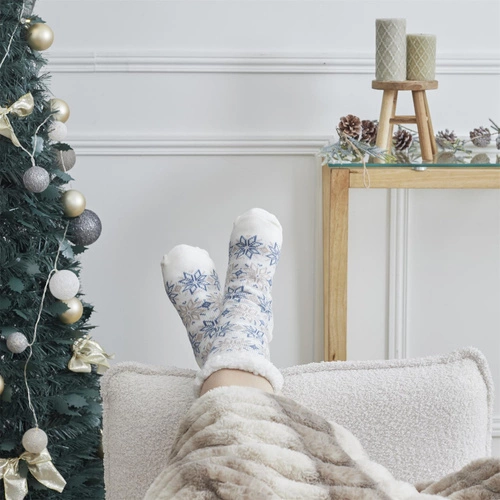 Intesi skarpetki świąteczne beżowe z motywem śnieżynki, miękkie, przyjemne w dotyku