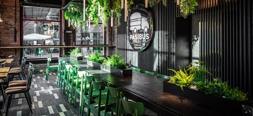 Krzesło drewniane Fameg Stick personalizowane do jadalni i kuchni w stylu skandynawskim