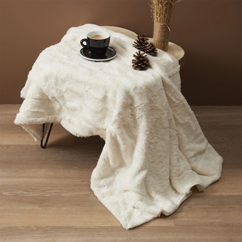 Koc Furry biały miękki koc polarowy na kanapę i łóżko z uchwytem Intesi 120x150