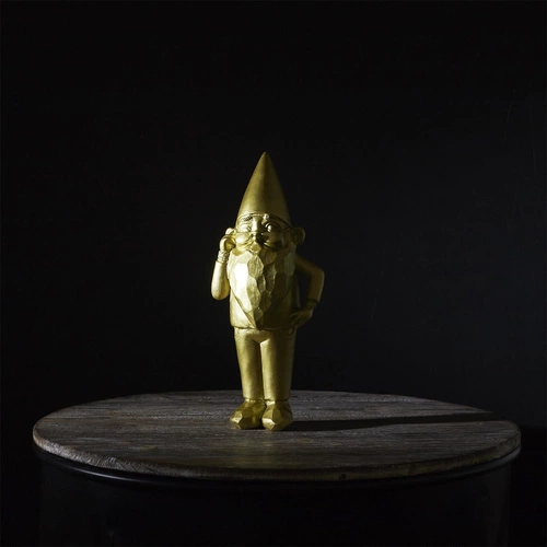 Figurka dekoracyjna Gnom Star złota 33 cm nowoczesna do ogrodu i salonu na prezent