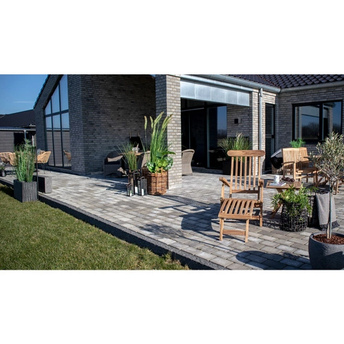 Leżak ogrodowy drewniany Arrecife Intesi z podłokietnikami z drewna tekowego skandynawski 130 cm