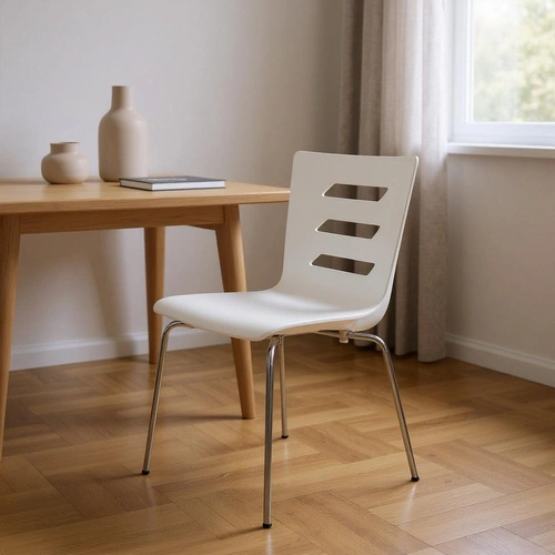 Krzesło do jadalni Intesi Lui białe skandynawskie ze sklejki na chromowanych nogach