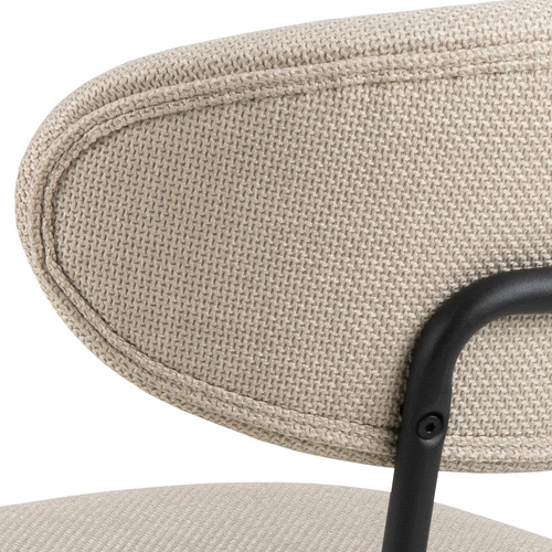 Krzesło do jadalni Denise Actona tapicerowane beżowe skandynawskie na czarnych nogach