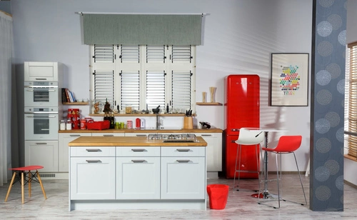 Stołek do przedpokoju Pixel Simplet czarny nowoczesny z drewnianymi nogami Intesi