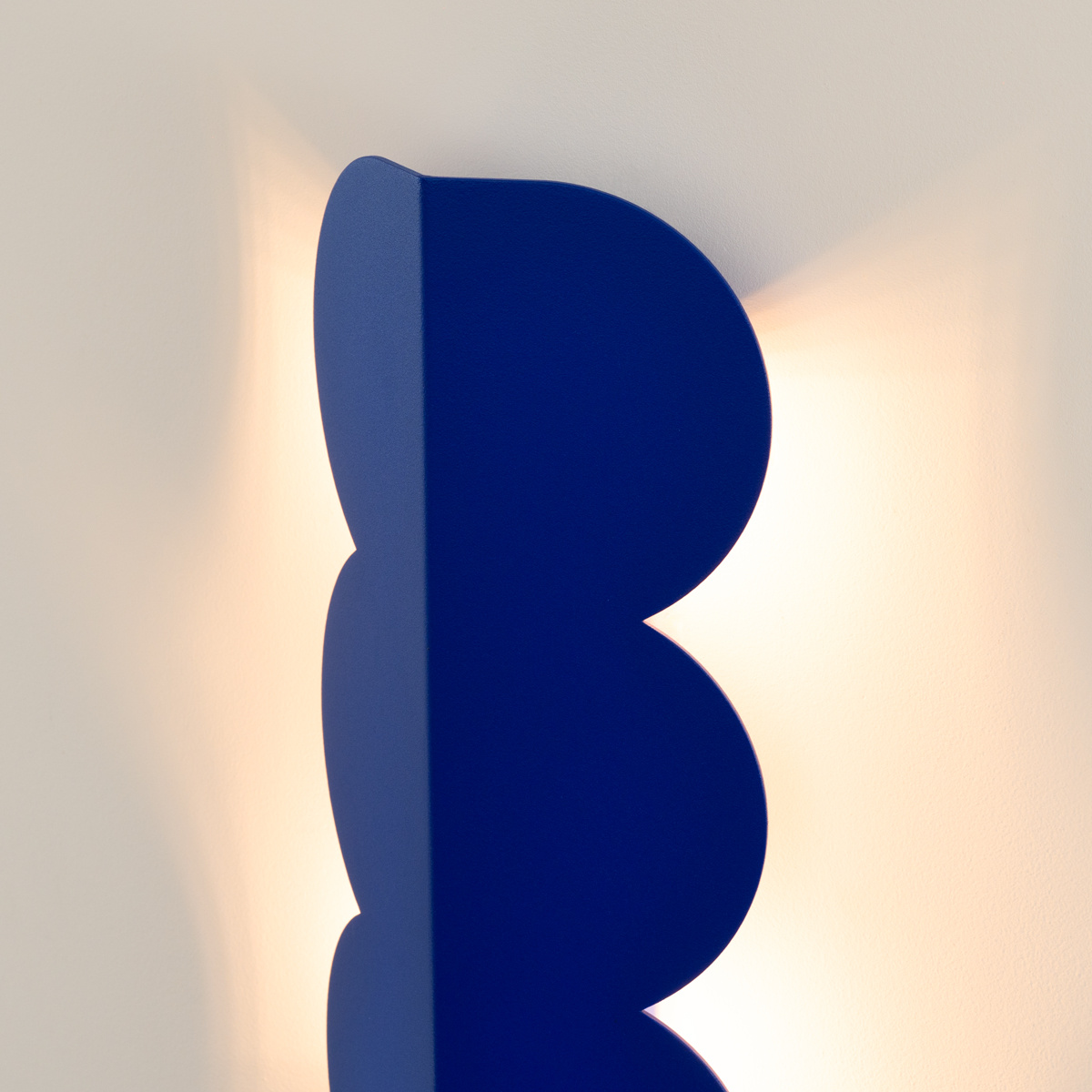 Kinkiet ścienny BISCUIT ultramaryna nowoczesny do salonu i sypialni