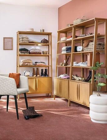 Krzesło tapicerowane Marlo Atmosphera beżowe z podłokietnikami do jadalni i salonu nowoczesne