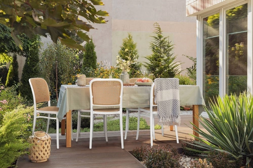 Krzesło do jadalni Antonio białe z tworzywa sztaplowane, styl thonet, łatwe czyszczenie Intesi