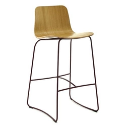 Hoker z oparciem Hips FAMEG drewniany do kuchni i wyspy industrialny personalizowany 74 cm