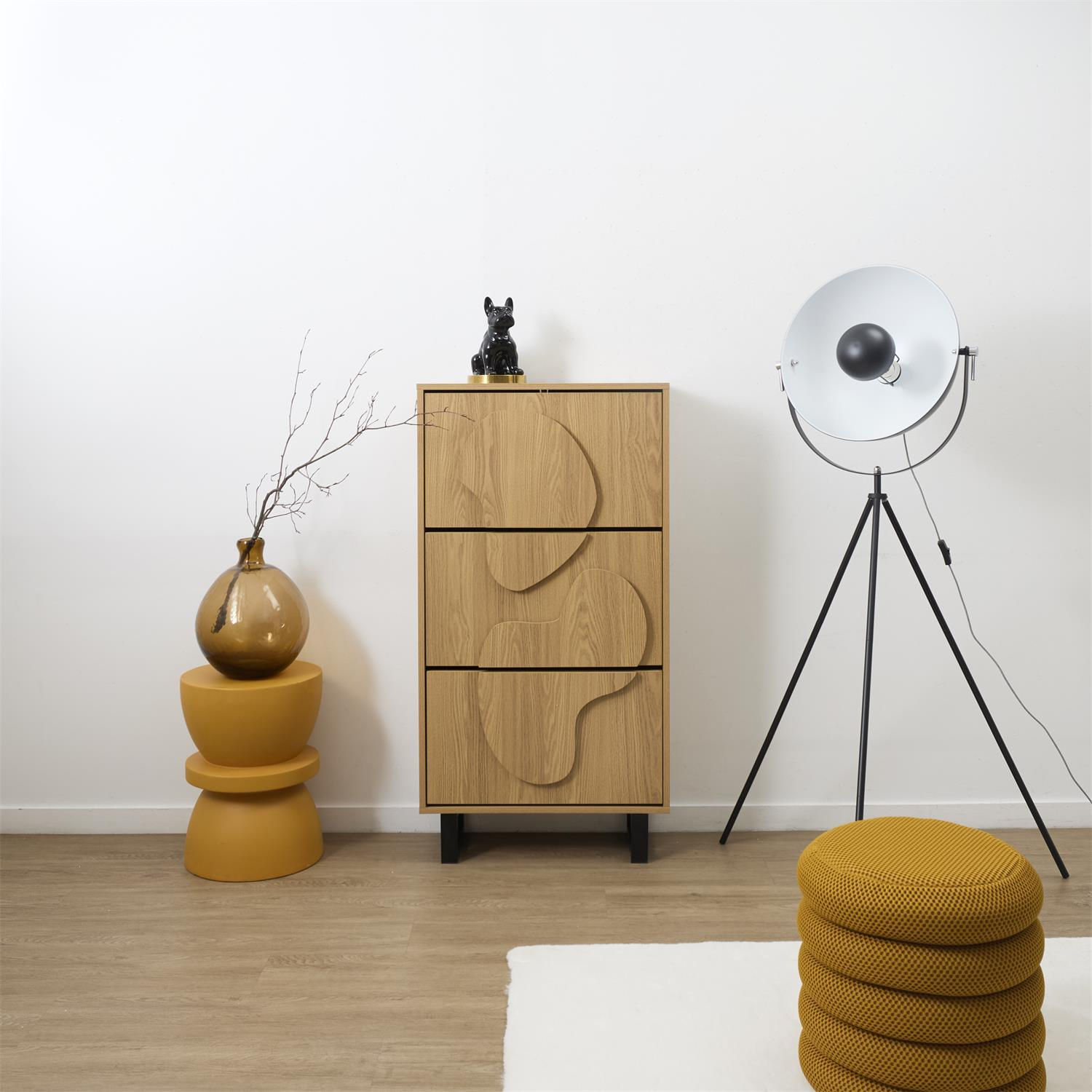 Szafka na buty Calypso Intesi wysoka boho dąb z czarną podstawą i zdobionym frontem do przedpokoju