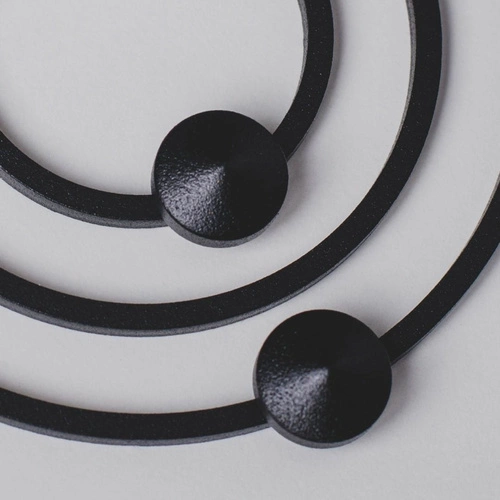 Wieszak ścienny metalowy czarny Husk XS POLYHEDRA nowoczesny do przedpokoju