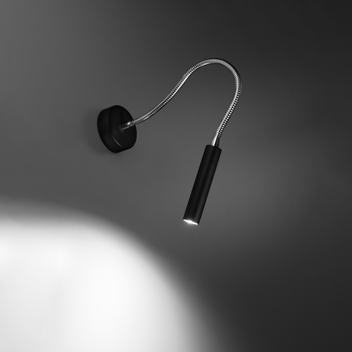 Kinkiet ścienny AXIL czarny nowoczesny metalowy do salonu i sypialni Sollux Lighting