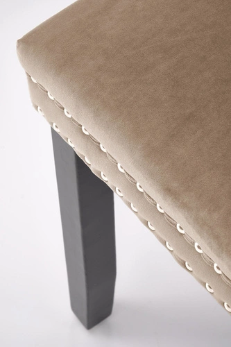 Krzesło Iridionne Velvet beżowe tapicerowane welur do jadalni nowoczesne na czarnych nogach