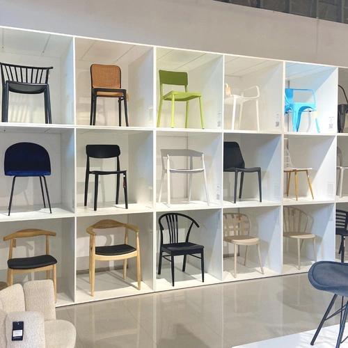 Krzesło ogrodowe Nopie Simplet czarne z tworzywa sztucznego nowoczesne sztaplowane łatwe czyszczenie