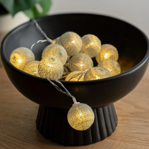 Girlanda Cotton balls seledynowe 16 lampek LED