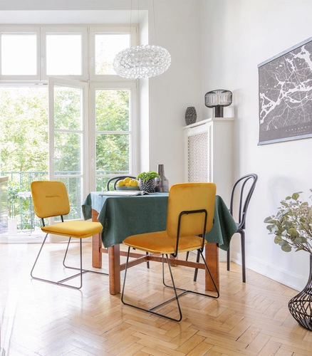 Krzesło tapicerowane Adele Intesi welurowe na płozach szare nowoczesne do jadalni i salonu