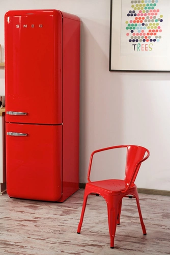 Krzesło metalowe Paris Arms czerwone inspirowane Tolix do jadalni i kuchni z podłokietnikami