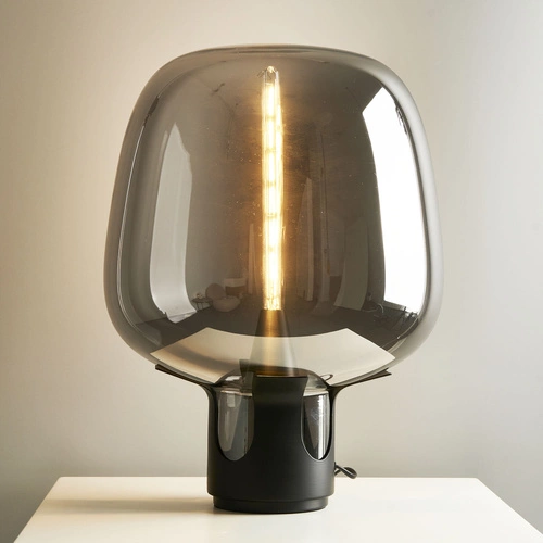 Nowoczesna czarna lampa stołowa FATA z przydymionym szkłem do salonu lub sypialni 46 cm Step into Design
