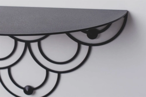 Nowoczesna czarna półka ścienna Husk POLYHEDRA metalowa na książki do salonu 28 cm