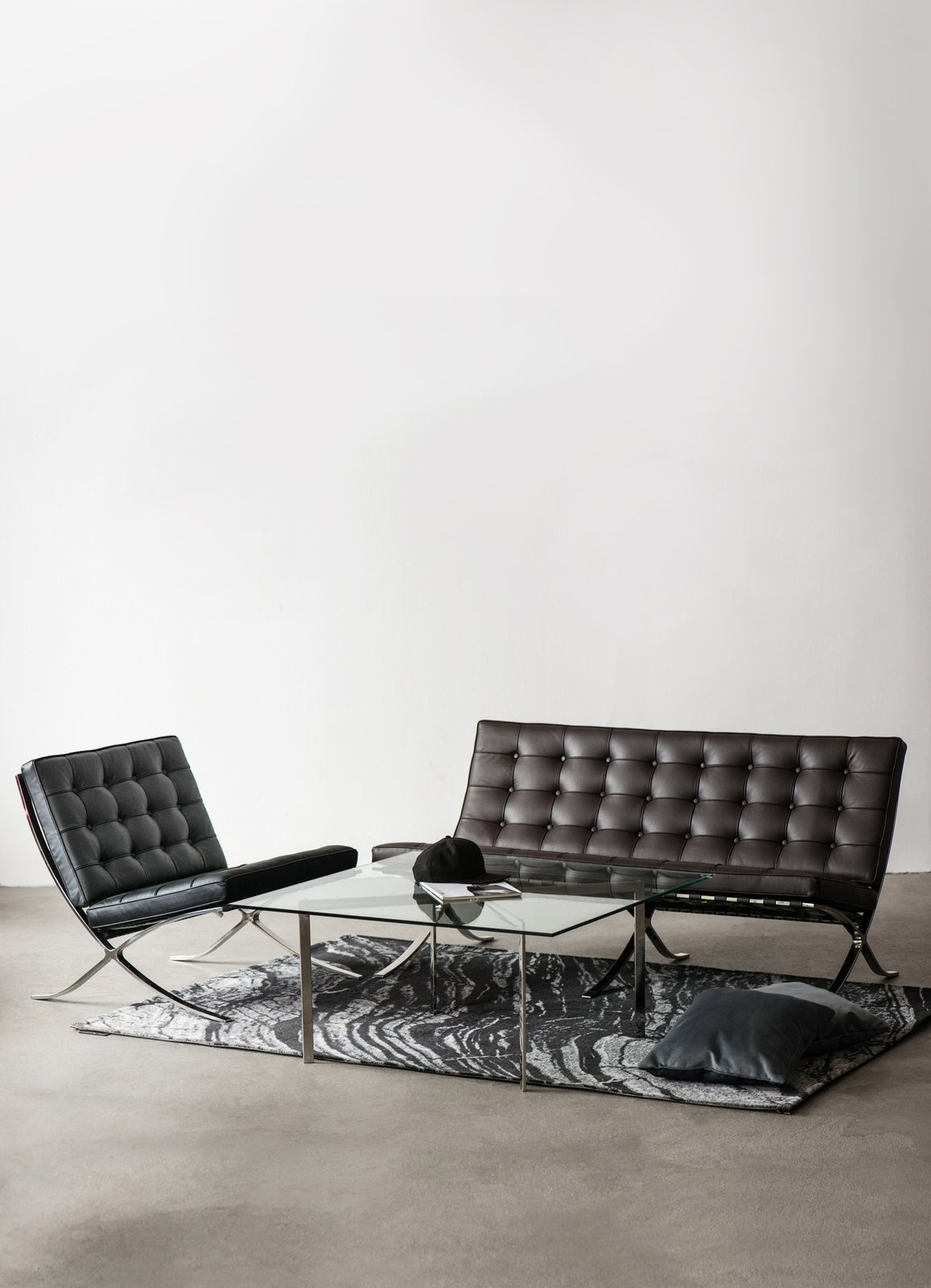 Sofa BA3 3 osobowa, czarna skóra inspirowana Barcelona