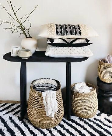 Konsola Isana czarna nowoczesna przyścienna do przedpokoju i salonu japandi Atmosphera 110 cm