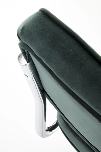 Krzesło tapicerowane welurowe Nelson Intesi zielone glamour na płozach do jadalni i salonu