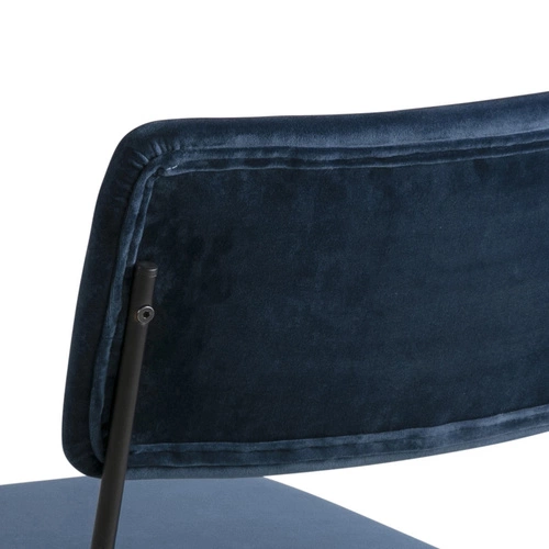 Krzesło tapicerowane Cornelia VIC Actona welurowe granatowe do jadalni i salonu na czarnych nogach