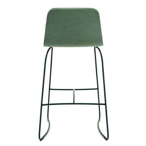Hoker tapicerowany z oparciem Hips FAMEG personalizowany, industrialny do kuchni i jadalni