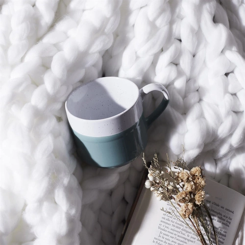 Kubek ceramiczny Jumelle niebieski 330 ml do kawy i herbaty w stylu japandi Intesi