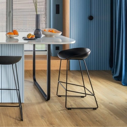 Hoker Molly czarny nowoczesny z oparciem do kuchni i wyspy 66 cm Intesi