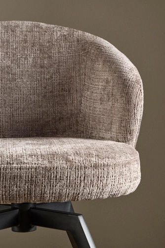 Krzesło tapicerowane Darlene Actona brązowe do jadalni z podłokietnikami na metalowych nogach