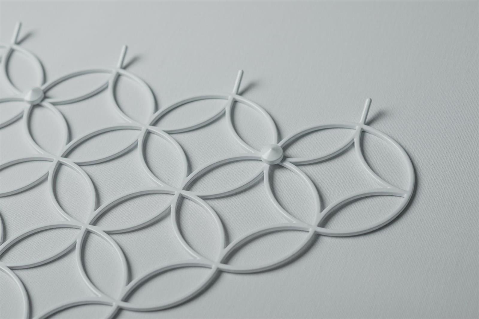 Wieszak ścienny biały metalowy Holo M POLYHEDRA nowoczesny do przedpokoju 55 cm