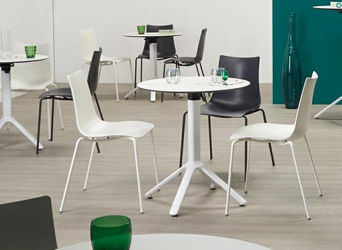 Krzesło do jadalni Zebra niebieskie nowoczesne z tworzywa sztaplowane łatwe w czyszczeniu SCAB Design