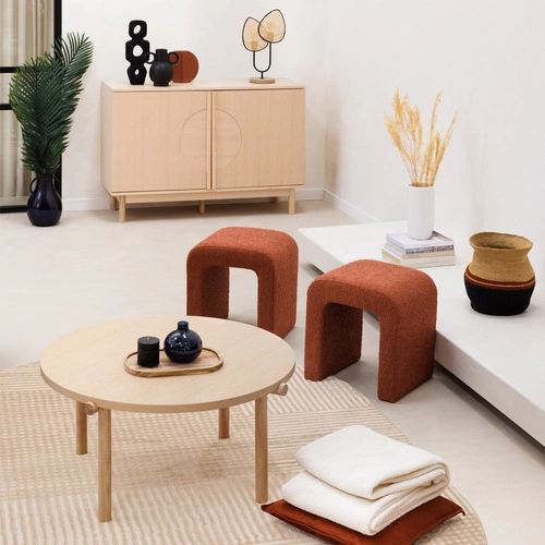 Podnóżek tapicerowany Sevi boucle terracotta do salonu i sypialni nowoczesny Atmosphera